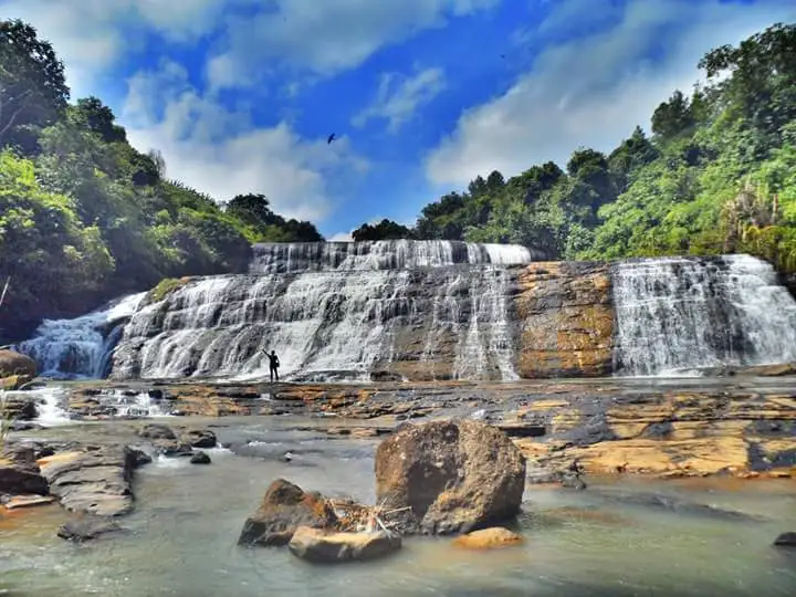 Keindahan Alam Curug Puncak Jeruk di Kawasan Geopark Ciletuh