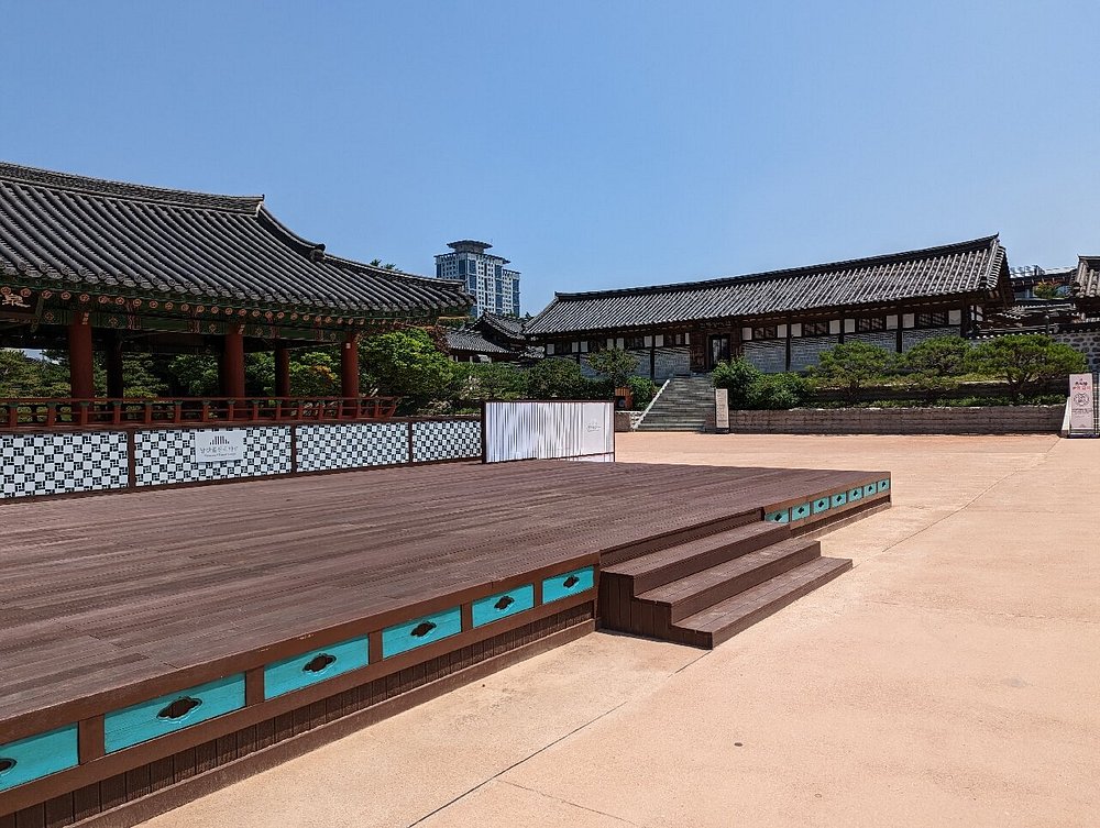 Namsangol Hanok Village