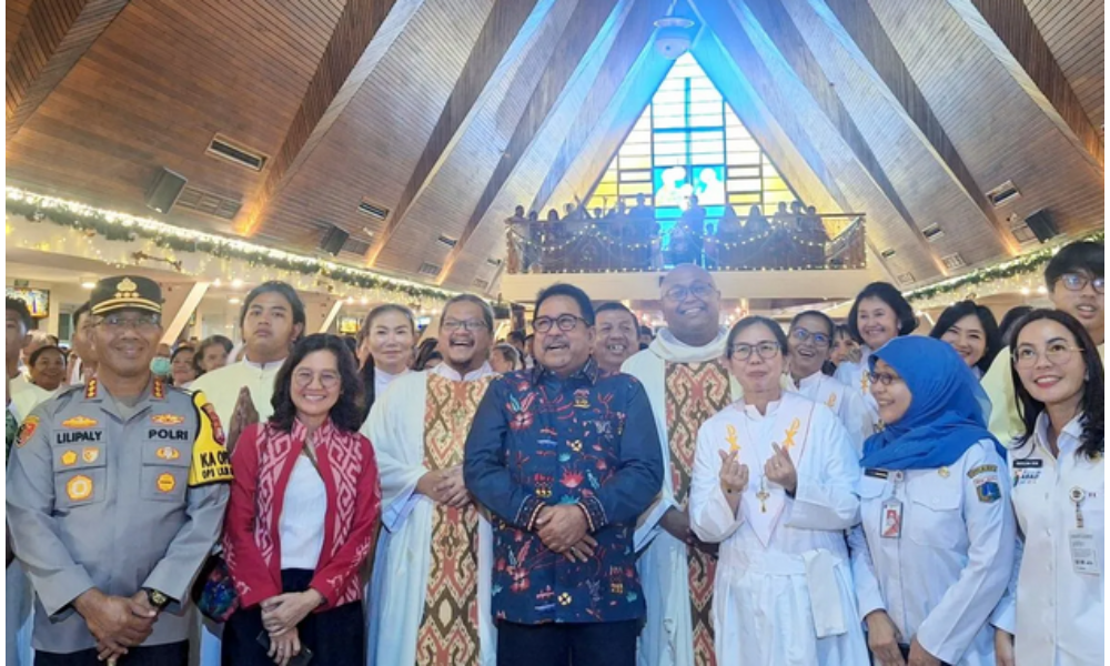 Rano Karno Ajak Jemaat Gereja Berdoa untuk Korban Banjir di Sumatera saat Kunjungan Natal di Jakarta