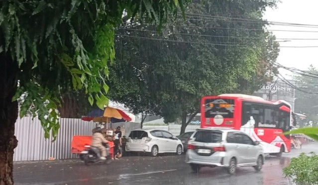 BMKG Prakirakan Hujan Ringan Guyur Mayoritas Wilayah Indonesia, Warga Diimbau Sedia Payung