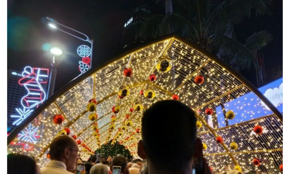 Jakarta Light Festival Hadirkan Instalasi Cahaya Natal yang Semarak di Bundaran HI