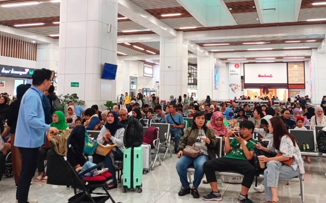 Stasiun Kereta Cepat Halim Mulai Dipadati Penumpang Jelang Libur Natal 2025 dan Tahun Baru 2026