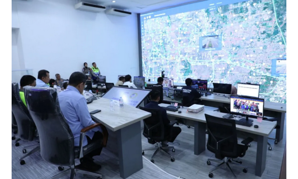 Wamen PANRB Purwadi Arianto Tinjau Command Center Korlantas Polri Pastikan Pelayanan Publik Optimal Selama Libur Nataru 2026