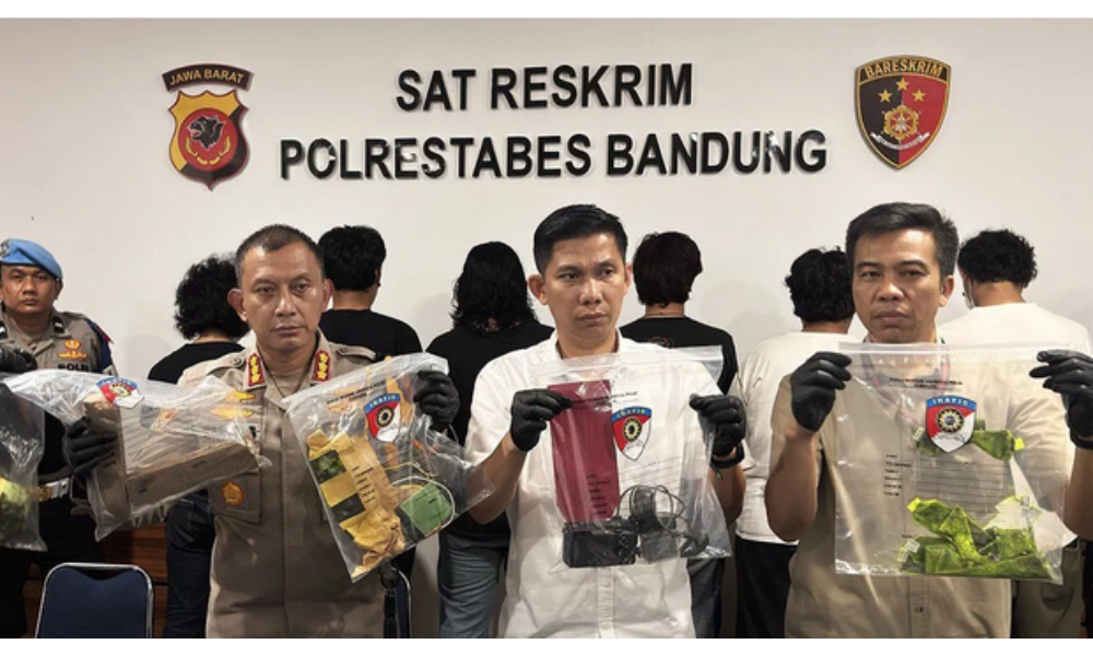 Tujuh Pemuda Ditangkap Usai Letakkan Benda Mirip Bom di Depan Gereja di Bandung demi Konten Video