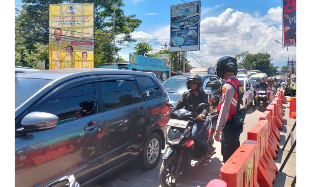Arus Kendaraan Padati Jalur Wisata Garut Saat Libur Akhir Tahun, Polisi Berlakukan Sistem Satu Arah