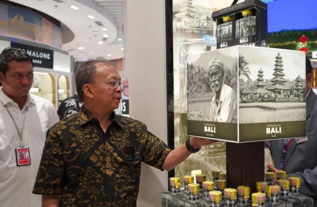 Gubernur Bali Minta Produk Arak Lokal Diperbanyak di Gerai Bandara Ngurah Rai