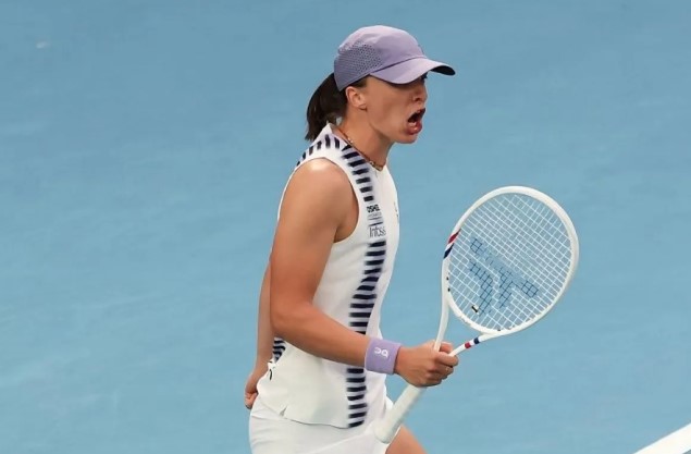 Iga Swiatek Bangkit dari Kekalahan Set Pertama dan Melaju ke Perempat Final WTA 1000 Doha Usai Tekuk Daria Kasatkina