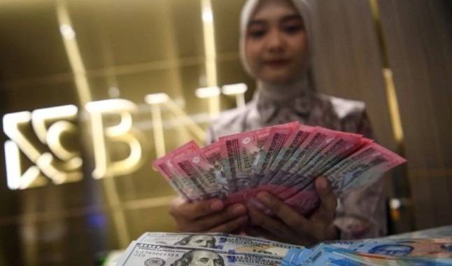 Rupiah Melemah 25 Poin pada Pembukaan Perdagangan Kamis Pagi, Dolar AS Naik ke Rp16.811