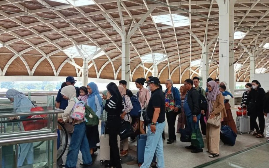 KCIC Tingkatkan Fasilitas dan Siagakan 350 Petugas Antisipasi Lonjakan Penumpang Whoosh saat Arus Balik Lebaran 2026