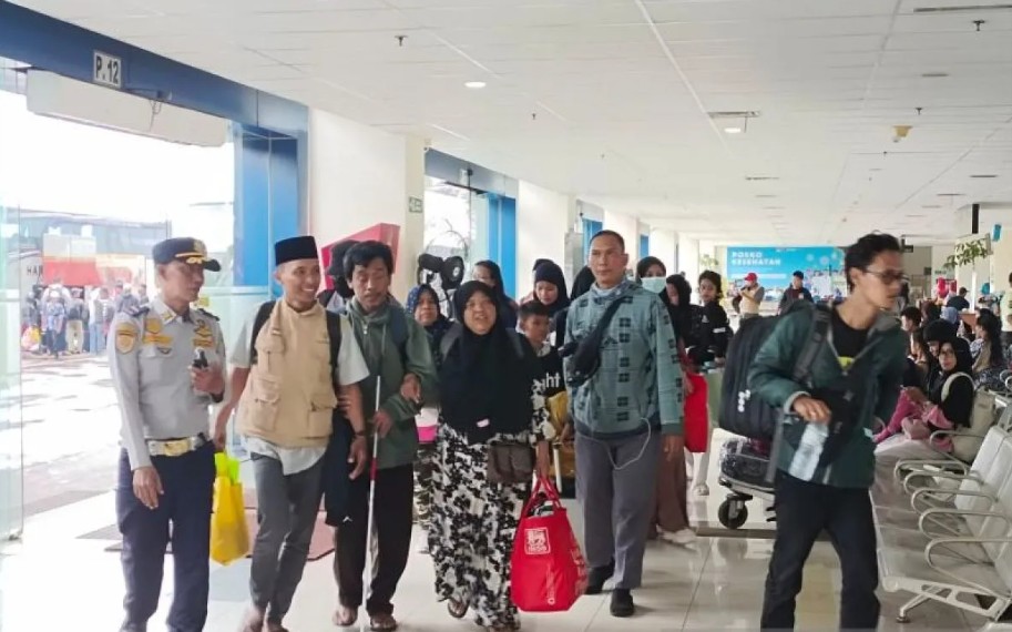 Lonjakan Pemilir Mulai Terjadi di Terminal Pulo Gebang Jelang Puncak Arus Balik Lebaran 2026