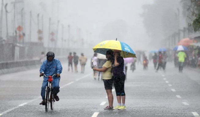 BMKG Prediksi Hujan Guyur Jakarta Sepanjang Jumat, Warga Diminta Siapkan Payung