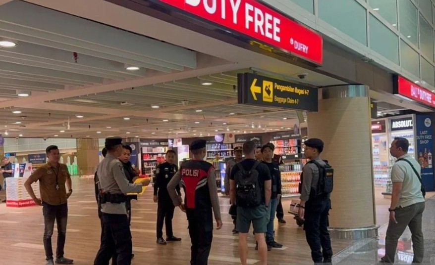 Buron Interpol Asal Inggris Tertangkap di Bandara Ngurah Rai Usai Tiba dari Singapura
