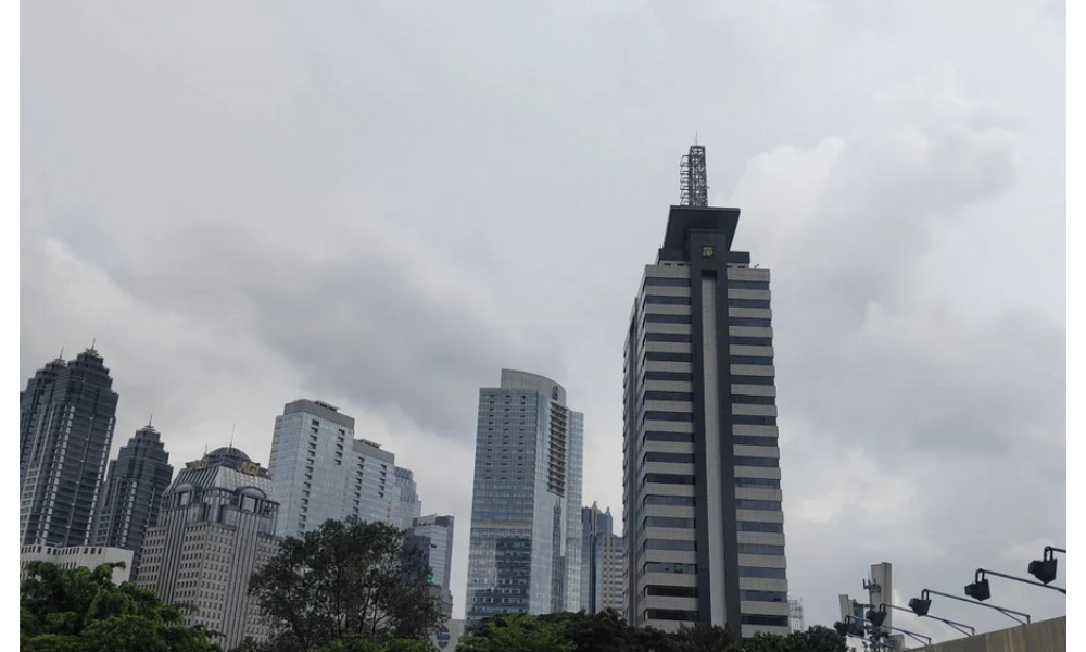 BMKG Prakirakan Jakarta Didominasi Awan Tebal dan Hujan Ringan Hari Ini