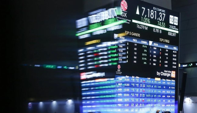 IHSG Dibuka Melemah pada Perdagangan Senin Pagi ke Level 7.020,53