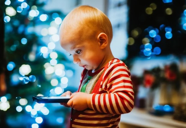 Ahli Ungkap Paparan Gawai Berlebih Hambat Kemampuan Bicara dan Sosialisasi Balita