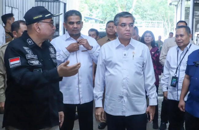 Menaker Yassierli Peringatkan Sanksi bagi Perusahaan yang Tidak Membayar THR Sesuai Aturan