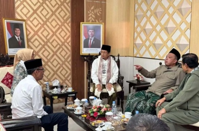 Rektor UIN Datokarama Sambut Kedatangan Menag dan Menteri ATR di Palu untuk Hadiri Haul Guru Tua