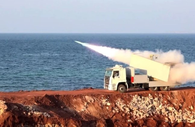 Iran Luncurkan Serangan Rudal dan UAV ke Israel serta Fasilitas Militer AS di Kawasan Teluk