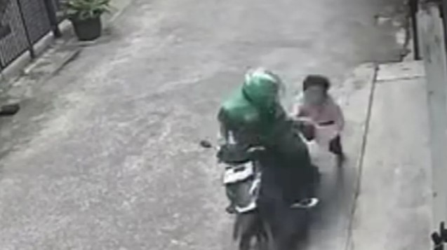 Polisi Kejar Pelaku Jambret Kalung Lansia di Jelambar Jakarta Barat yang Viral di Media Sosial