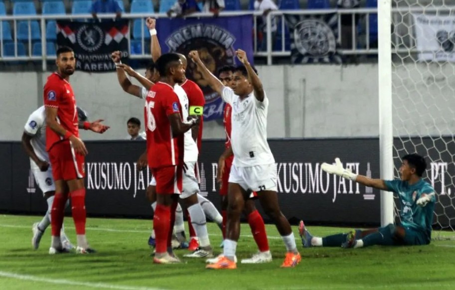 Arema FC Ditahan Imbang Malut United 1-1 dalam Laga Ketat di Stadion Kanjuruhan