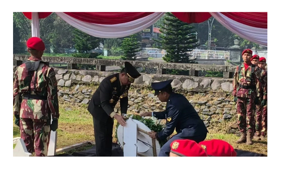 Upacara Pemakaman Militer Mayor Zulmi di Bandung Dipimpin Panglima TNI Setelah Gugur dalam Misi PBB di Lebanon