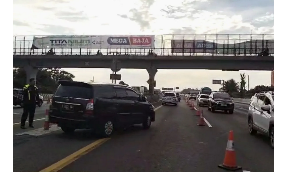 Arus Balik Paskah, Tol Jakarta-Cikampek Padat, Contraflow Diberlakukan dari KM 55 hingga KM 47
