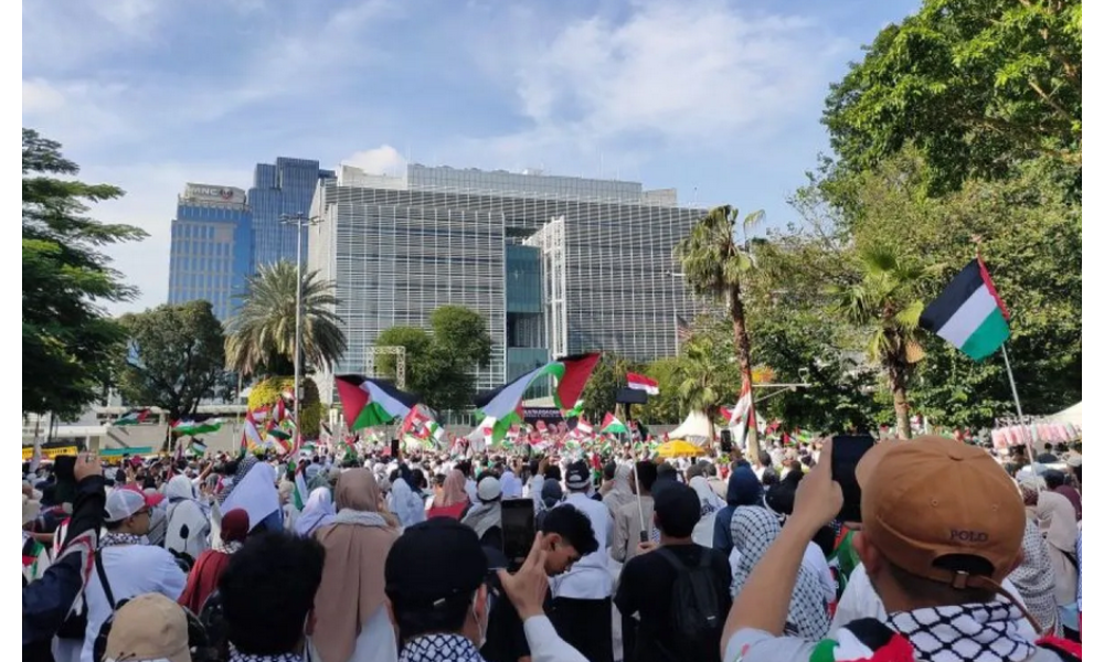 Ribuan Warga Gelar Aksi di Depan Kedubes AS, Doakan Prajurit TNI Gugur di Lebanon