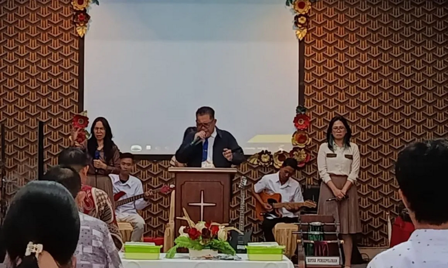 Makna Paskah Ditekankan Pendeta Jefry Manitik, Ajak Jemaat Hidup Sederhana dan Reflektif