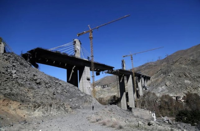 Serangan AS-Israel Hantam Jembatan di Iran Utara, 13 Warga Sipil Tewas dan Puluhan Luka