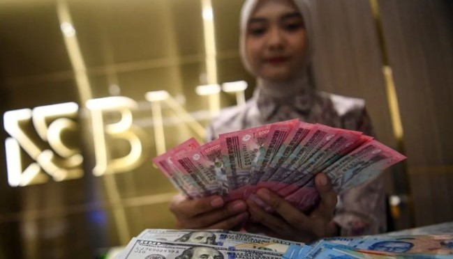 Kekhawatiran Eskalasi Konflik Timur Tengah Tekan Nilai Tukar Rupiah