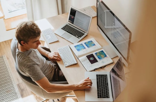 Dokter Ungkap Duduk Terlalu Lama Tingkatkan Risiko Serangan Jantung hingga Dua Kali Lipat