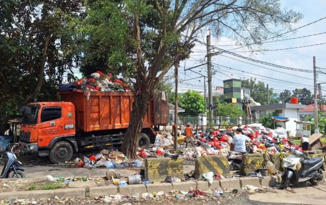 Sudin LH Jakarta Selatan Kerahkan 190 Truk untuk Atasi Penumpukan Sampah Harian