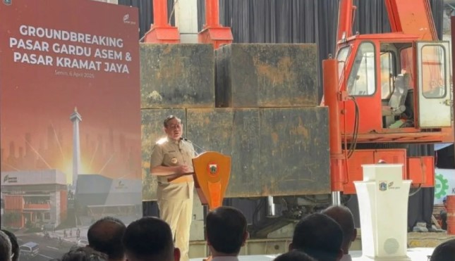 Gubernur Pramono Anung Instruksikan Pasar Jakarta Lebih Bersih, Soroti Penumpukan Sampah di Kramat Jati