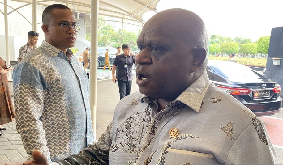 Menteri HAM Natalius Pigai Desak Transparansi Peradilan Kasus Penyiraman Air Keras Andrie Yunus