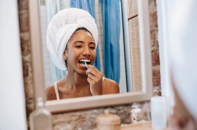 Dokter Ungkap Gaya Hidup Sehari-hari Jadi Penyebab Utama Gigi Menguning Meski Rutin Sikat Gigi