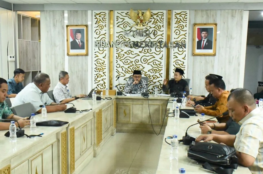 Komisi A DPRD Jawa Timur Pelajari Skema APBD untuk Bangun Jalan Desa ke DPRD Jawa Barat