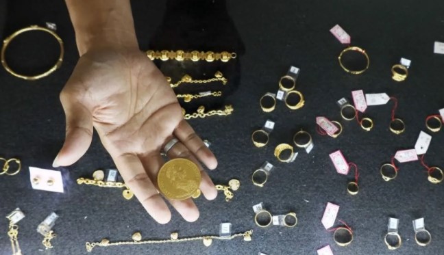 Harga Emas Pegadaian Kompak Naik, Antam Tembus Rp2,964 Juta per Gram