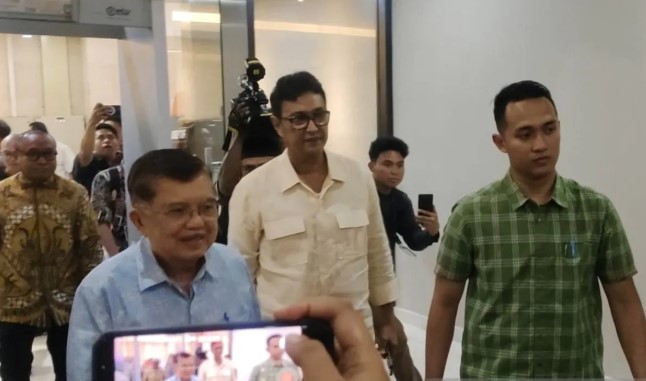 Jusuf Kalla Datangi Bareskrim Polri Laporkan Dugaan Pencemaran Nama Baik dan Hoaks