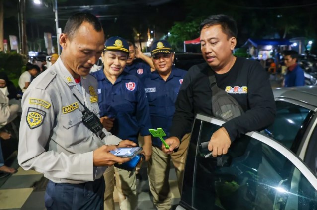 Digitalisasi Parkir di Surabaya Picu Dilema antara Transparansi dan Nasib Juru Parkir