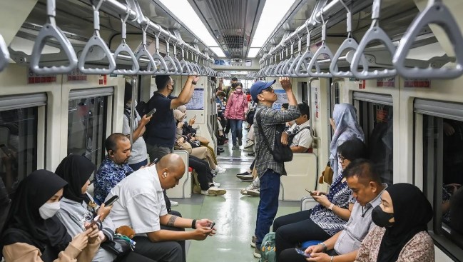 Pengguna LRT Jabodebek Turun 10 Persen di Hari Pertama WFH ASN, Ini Penyebabnya
