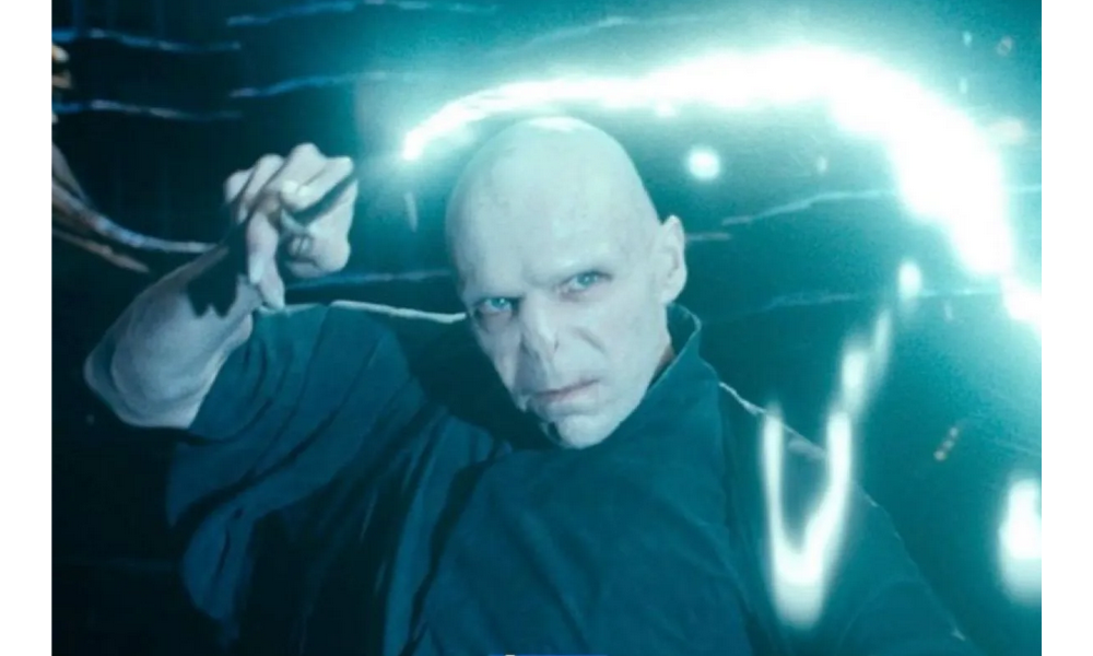Ralph Fiennes Sebut Tilda Swinton Cocok Perankan Voldemort di Serial Harry Potter