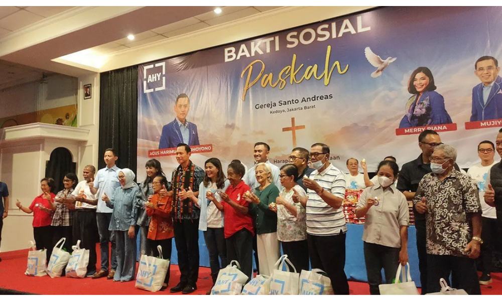 AHY Gelar Bakti Sosial Paskah di Jakarta Barat, Bagikan Sembako untuk Jemaat