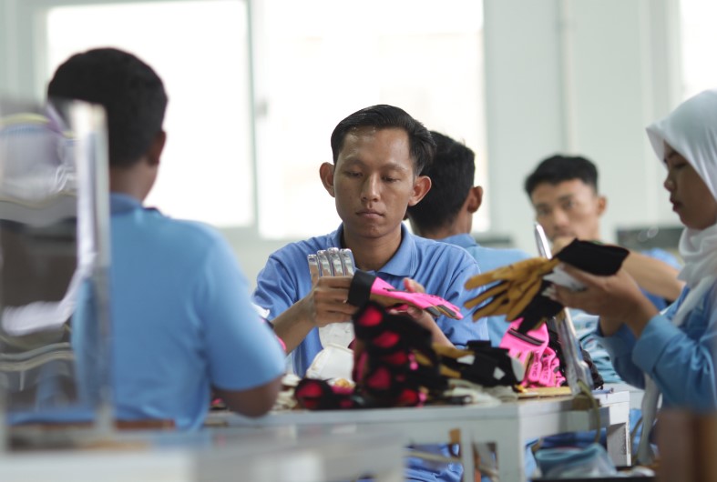 Bea Cukai Batam Gagalkan Peyelundupan 337 Unit Handphone dalam Bak Truk Pikap