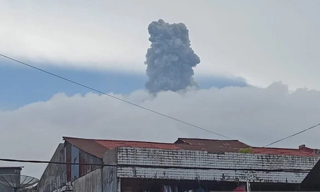 Gunung Marapi Erupsi Pagi Ini, Semburkan Abu Vulkanik Setinggi 1,6 Kilometer
