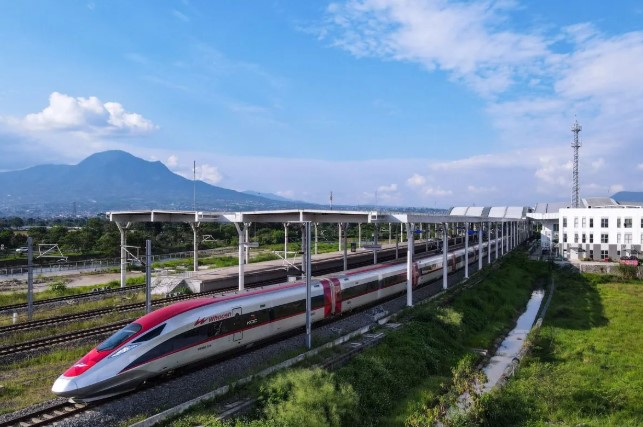 Whoosh Tembus 15 Juta Penumpang, KCIC Catat Lonjakan Okupansi hingga 99 Persen