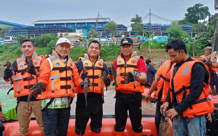 Pemkot Jakarta Timur Gelar Operasi Tangkap Ikan Sapu-Sapu di 10 Kecamatan untuk Jaga Ekosistem Sungai
