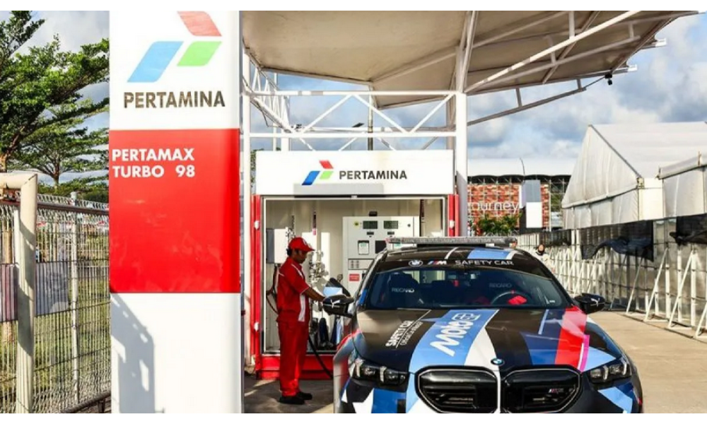 Ekonom: BBM Nonsubsidi Naik Agar Konsumen Menengah Atas Beralih ke EV