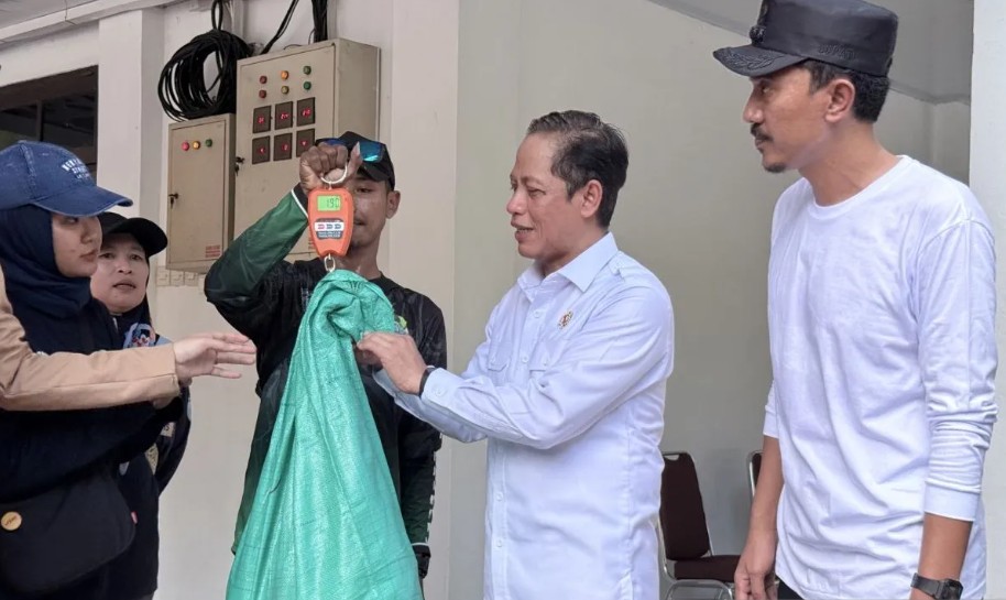 Hanif Faisol Nurofiq Dorong Pemkab Banjar Tuntaskan 27 Persen Sampah demi Target Nasional 2029