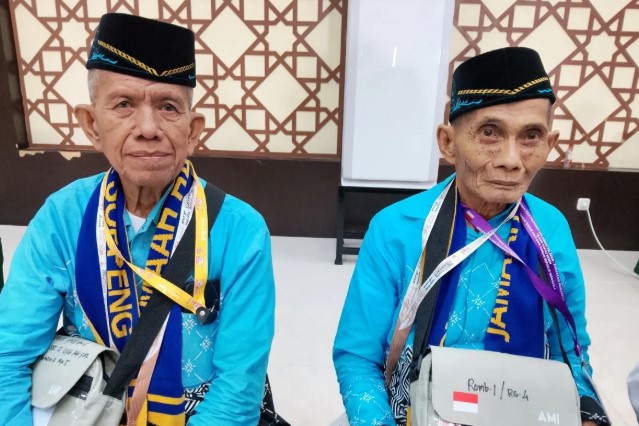 Penantian 16 Tahun Berbuah Haru, Petani Asal Soppeng Akhirnya Berangkat Haji ke Tanah Suci