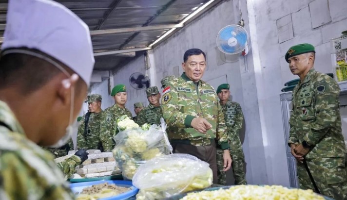 Menhan Sjafrie Sjamsoeddin Minta Prajurit YTP Jaga Hubungan Harmonis dengan Rakyat di Daerah Penugasan